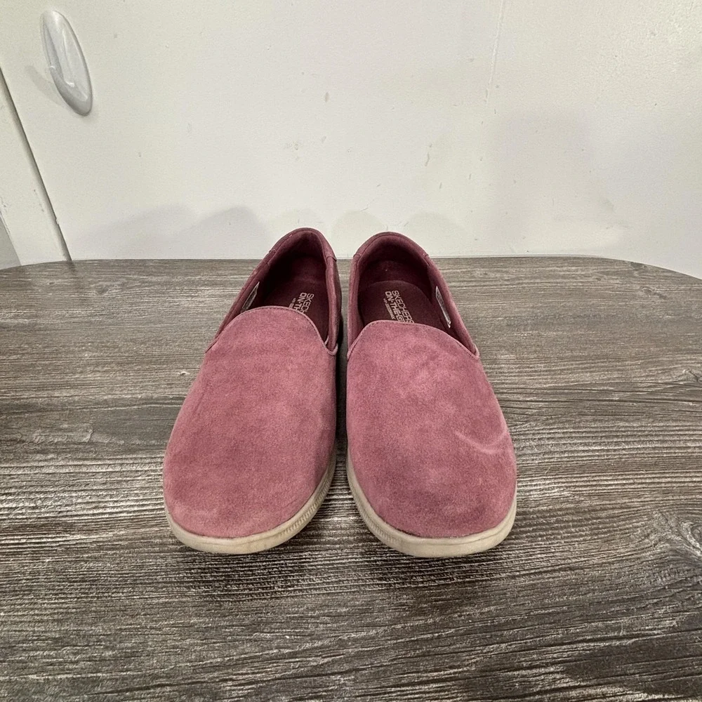 Skechers go shoes